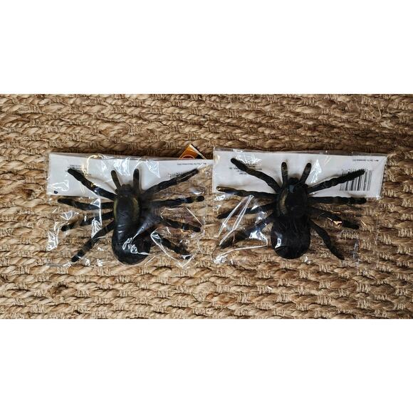Large Tarantula Spiders Scary Halloween Prop Decor 4 Pc Arachnid NEW! - Picture 2 of 8